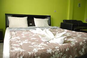 Blue Lagoon Guest House and Bar