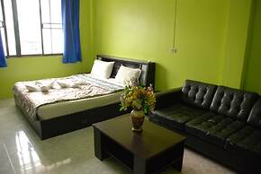 Blue Lagoon Guest House and Bar