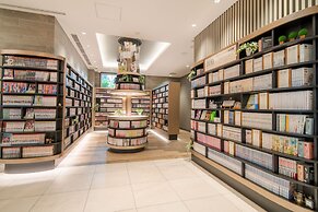 Quintessa Hotel Osaka Shinsaibashi Comic&Books