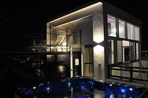 Color Coral Boutique Hotel