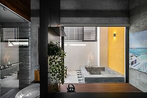 Color Coral Boutique Hotel