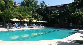 Nicholas Garden Hotel