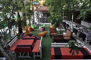 Nicholas Garden Hotel