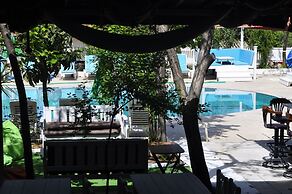 Nicholas Garden Hotel