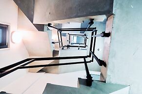 Kangaroo Hotel SIDE B