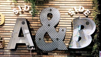 Kangaroo Hotel SIDE B