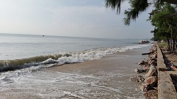 The Relaxing Room Mountain View at Baan Tew Lom Condominium Cha Am - H