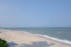 The Relaxing Room Pool Access at Rain Resort Condominium Cha Am- Hua H