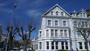 Evans Hotel