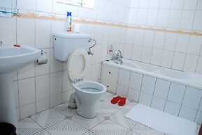 Graceland Hotel & Gardens