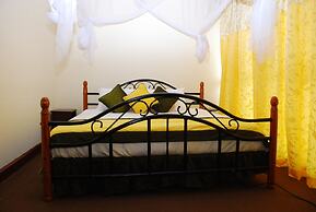 Graceland Hotel & Gardens