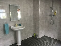 Five Oaks Bed & Breakfast