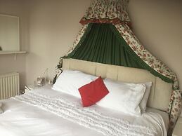 Five Oaks Bed & Breakfast