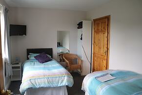 Five Oaks Bed & Breakfast