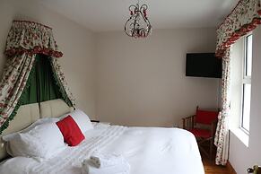 Five Oaks Bed & Breakfast