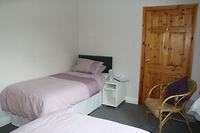 Five Oaks Bed & Breakfast