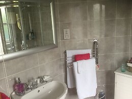 Five Oaks Bed & Breakfast