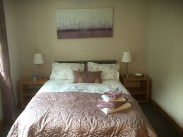 Five Oaks Bed & Breakfast