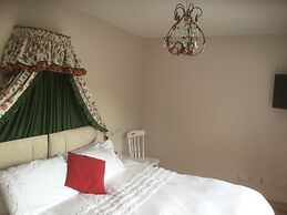 Five Oaks Bed & Breakfast