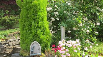 Five Oaks Bed & Breakfast