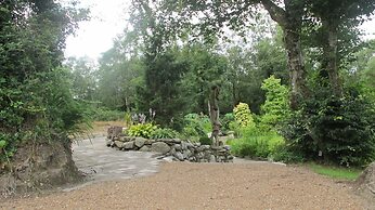 Five Oaks Bed & Breakfast