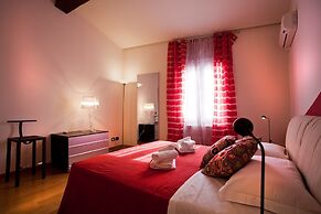 Verona For Rent Red Theater