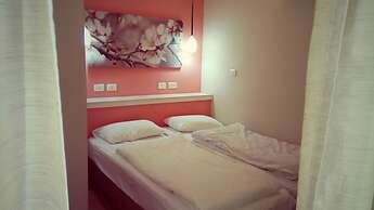 Kibbutz Tiratzvi - Country Lodging