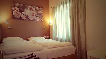 Kibbutz Tiratzvi - Country Lodging