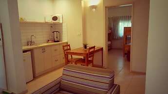 Kibbutz Tiratzvi - Country Lodging