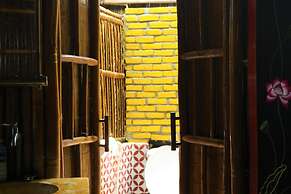 Under the coconut tree - Hostel