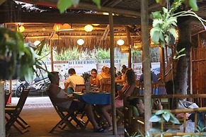 Under the coconut tree - Hostel