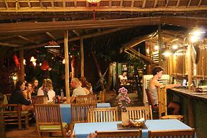 Under the coconut tree - Hostel