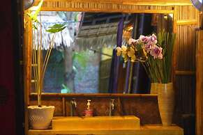 Under the coconut tree - Hostel