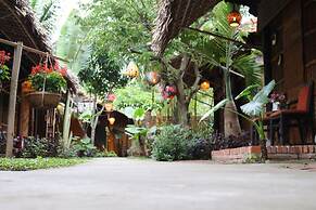 Under the coconut tree - Hostel