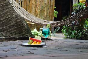 Under the coconut tree - Hostel