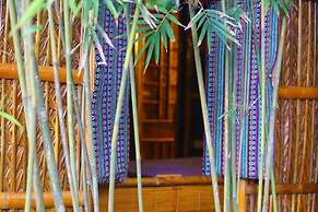 Under the coconut tree - Hostel