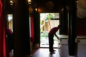 Under the coconut tree - Hostel