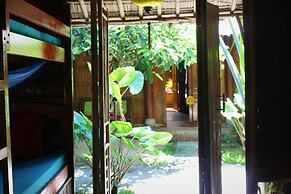 Under the coconut tree - Hostel