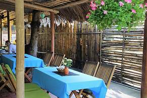 Under the coconut tree - Hostel