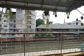 Baan Nampetch Hostel