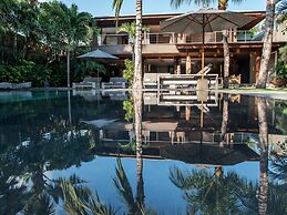 Villa Yoga by Villa Finder