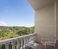 The Golden Crown Hotel