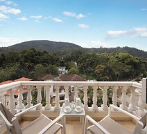 The Golden Crown Hotel