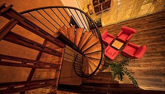 The Golden Crown Hotel