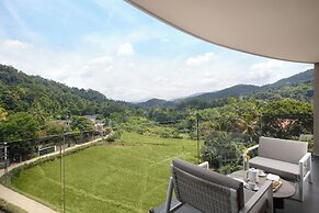 The Golden Crown Hotel