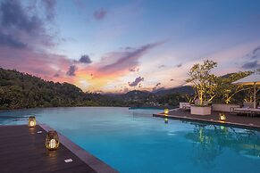 The Golden Crown Hotel