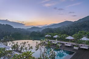 The Golden Crown Hotel