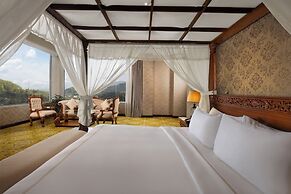 The Golden Crown Hotel