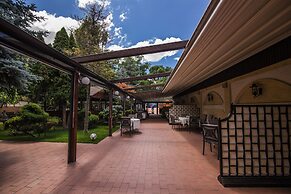 Hotel Golden House