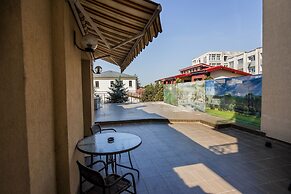 Hotel Golden House